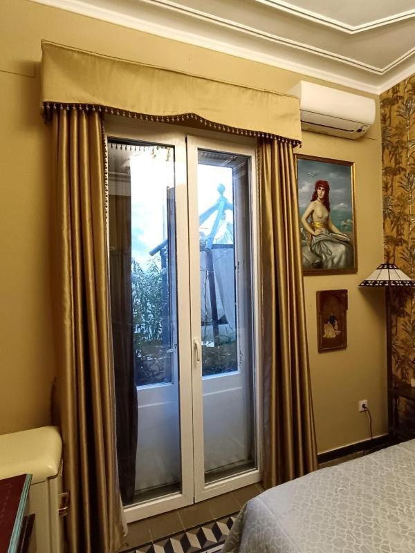 Chambre Historique Dans Le Centre De Дения Екстериор снимка