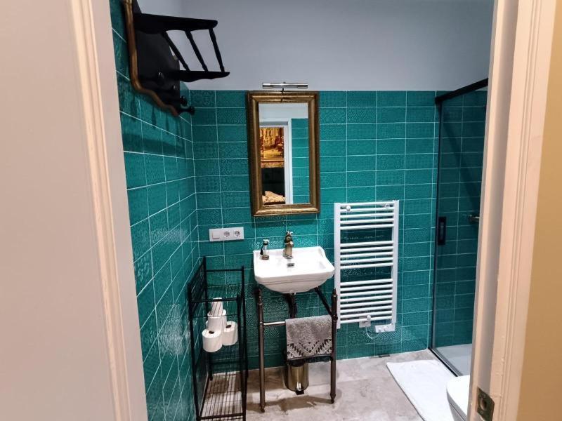 Chambre Historique Dans Le Centre De Дения Екстериор снимка